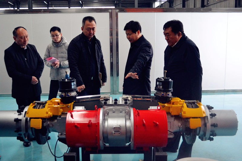 陈新武在十堰l济技术开发区调研时强调：集中_֊推进创新发展